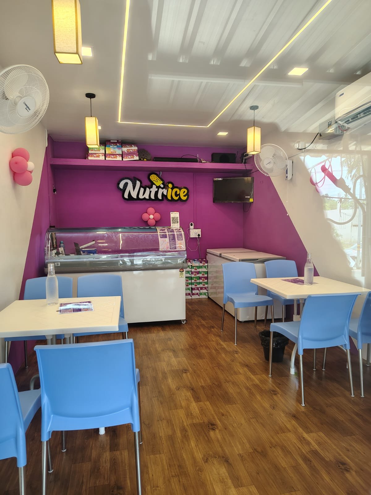 Nutrice Ice Cream Scoop Counter & Wall Branding Display